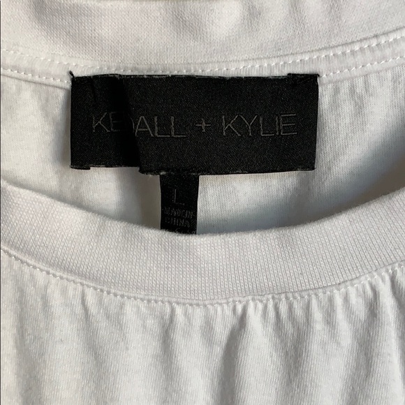 Kendall + Kylie Lost Love Crop Tee - Picture 4 of 7